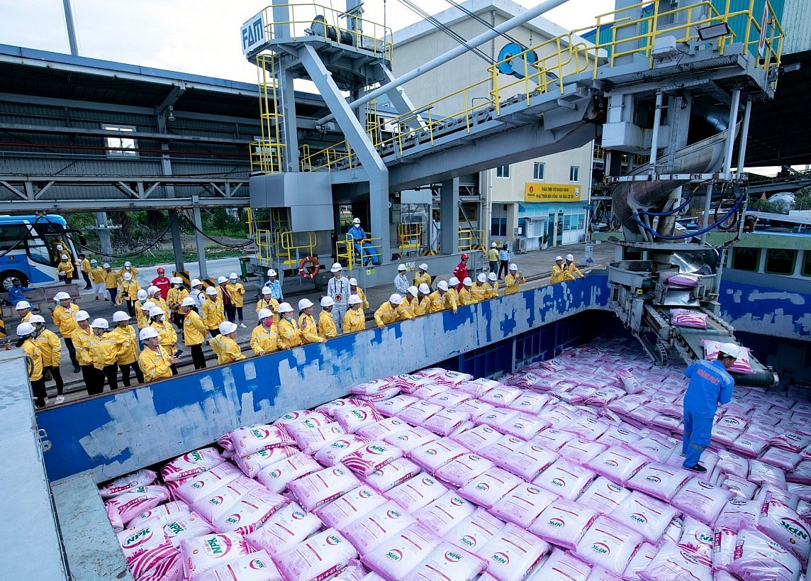 Hàng ngàn hộ nông được tân mắt chứng kiến quy trình sản xuất hiện đại của PBCM Hàng ngàn hộ nông được tân mắt chứng kiến quy trình sản xuất hiện đại của PBCM