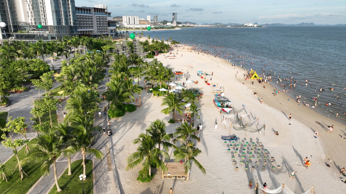 Chã Small Village - Không gian check-in theo chủ đề Hạ Long xưa và nay vừa ra mắt vào tháng 7 đã tạo nên một điểm nhấn mới không thể bỏ qua khi đến với Hạ Long. Ảnh: BIM Land. Chã Small Village - Không gian check-in theo chủ đề Hạ Long xưa và nay vừa ra mắt vào tháng 7 đã tạo nên một điểm nhấn mới không thể bỏ qua khi đến với Hạ Long. Ảnh: BIM Land.