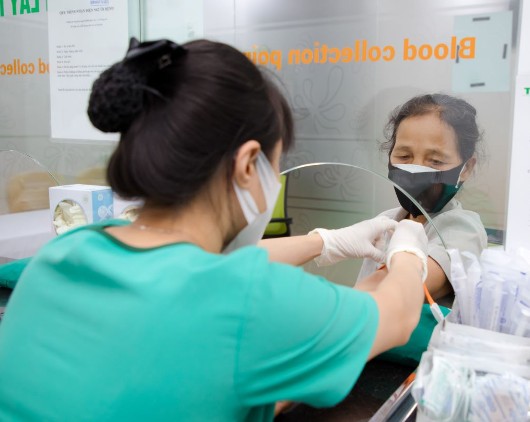 nên kiểm tra mức đường huyết hàng năm cùng với kiểm tra sức khỏe định kỳ, đặc biệt người trên 45 tuổi nên kiểm tra mức đường huyết hàng năm cùng với kiểm tra sức khỏe định kỳ, đặc biệt người trên 45 tuổi