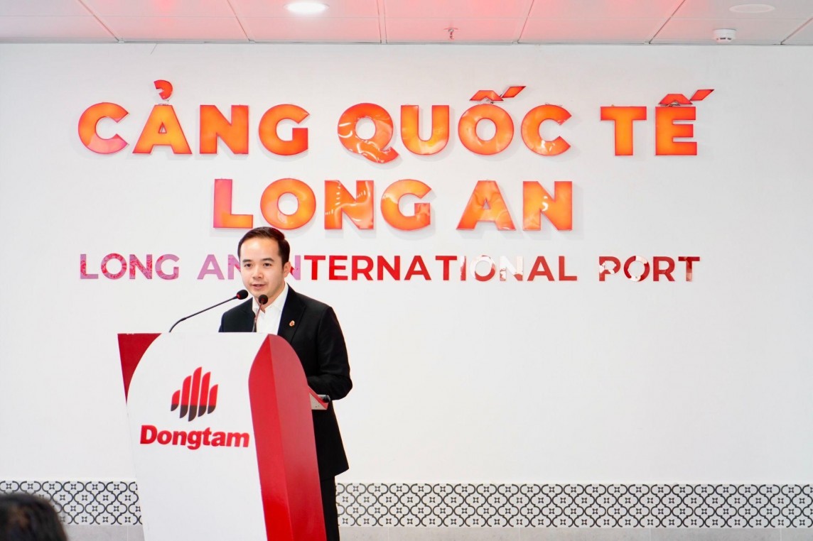 Ông Võ Quốc Huy – Chủ tịch HĐQT Cảng Quốc tế Long An phát biểu chào mừng tại buổi tiếp đón Đoàn VILOG 2024 Ông Võ Quốc Huy – Chủ tịch HĐQT Cảng Quốc tế Long An phát biểu chào mừng tại buổi tiếp đón Đoàn VILOG 2024