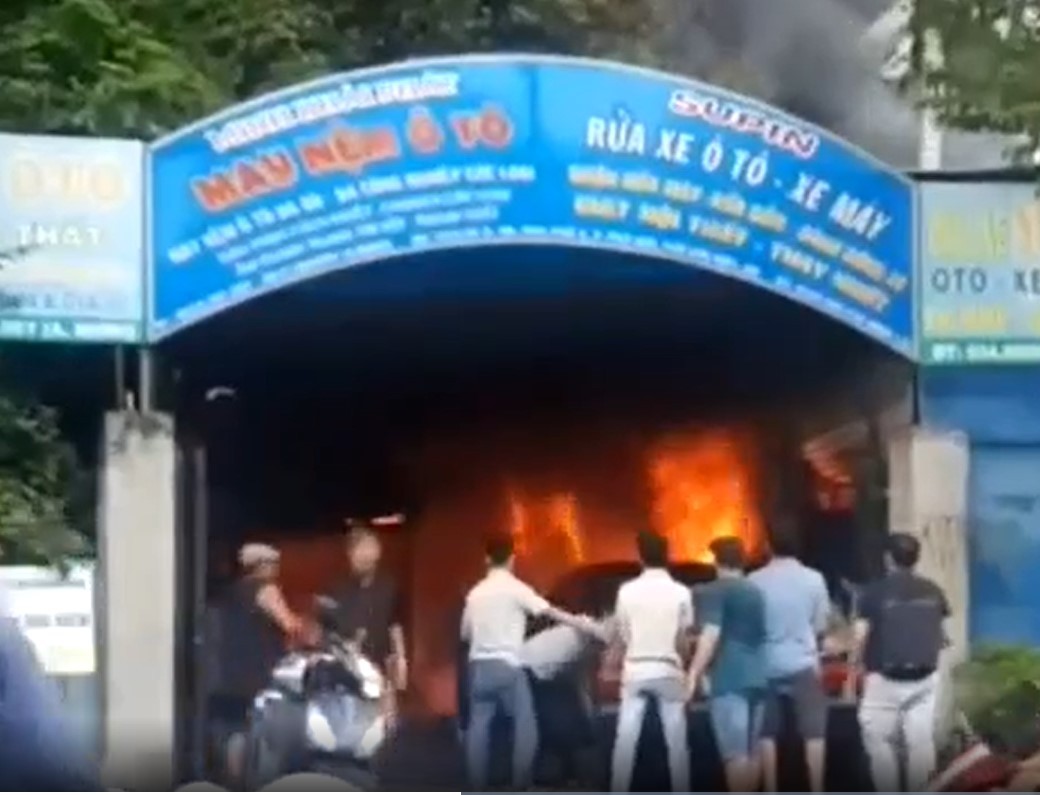 Bình Dương: Cháy tiệm rửa xe, thiêu rụi nhiều tài sản Bình Dương: Cháy tiệm rửa xe, thiêu rụi nhiều tài sản