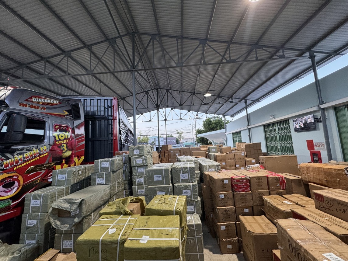 Phú Yên: Ngăn chặn kịp thời xe vận chuyển trên 20 tấn mỹ phẩm, đồ điện không nguồn gốc