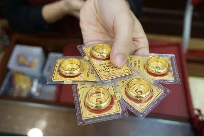 Do không nằm trong chương trình bình ổn giá, giá vàng nhẫn đã có những biến động mạnh Do không nằm trong chương trình bình ổn giá, giá vàng nhẫn đã có những biến động mạnh