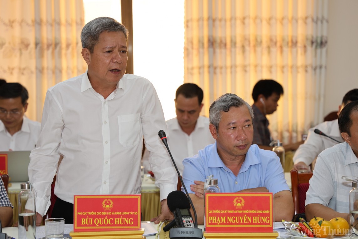 Các đại diện đoàn Công tác Bộ Công Thương phát biểu giải đáp các kiến nghị, vướng mắc của tỉnh Kon Tum Các đại diện đoàn Công tác Bộ Công Thương phát biểu giải đáp các kiến nghị, vướng mắc của tỉnh Kon Tum