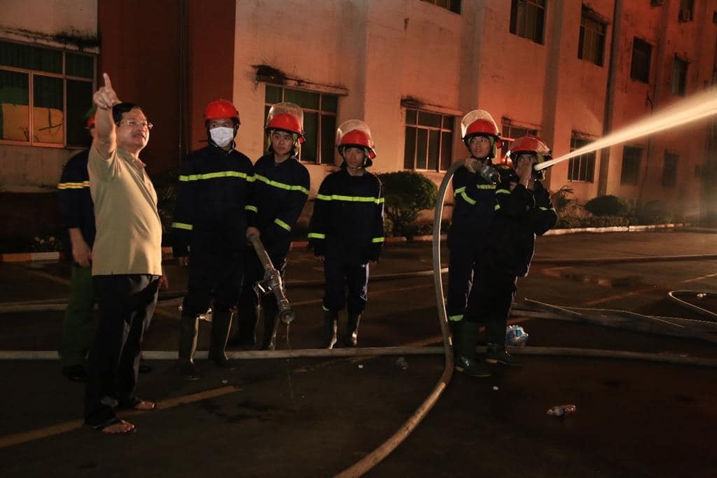 Đồng Nai: Cháy lớn tại kho của Công ty TNHH Shing Mark Vina trong đêm Đồng Nai: Cháy lớn tại kho của Công ty TNHH Shing Mark Vina trong đêm