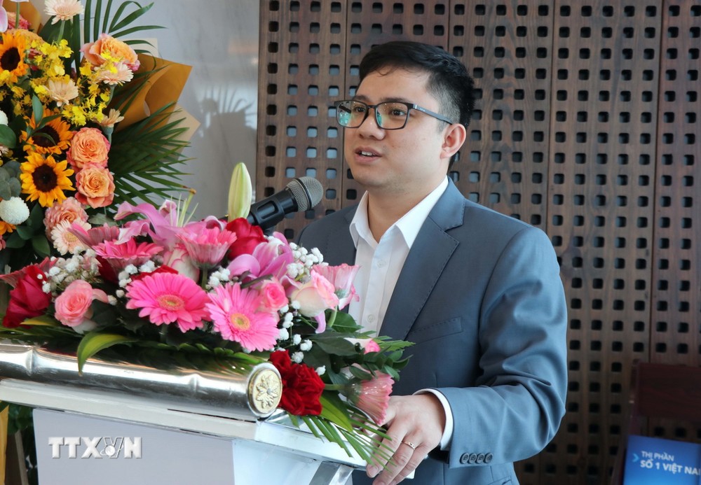 Ông Lưu Thanh Tùng, Trưởng Phòng nhân sự là Bí thư chi bộ Công ty Cổ phần Thép Hòa Phát Dung Quất. (Ảnh: Phạm Cường/TTXVN) ttxvn_phat trien dang 3.jpg