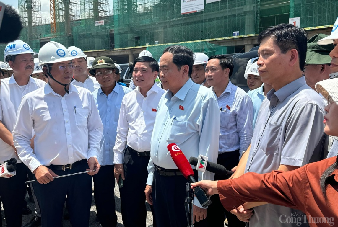 Chủ tịch Quốc hội Trần Thanh Mẫn kiểm tra tiến độ dự án Sân bay Long Thành Chủ tịch Quốc hội Trần Thanh Mẫn kiểm tra tiến độ dự án Sân bay Long Thành