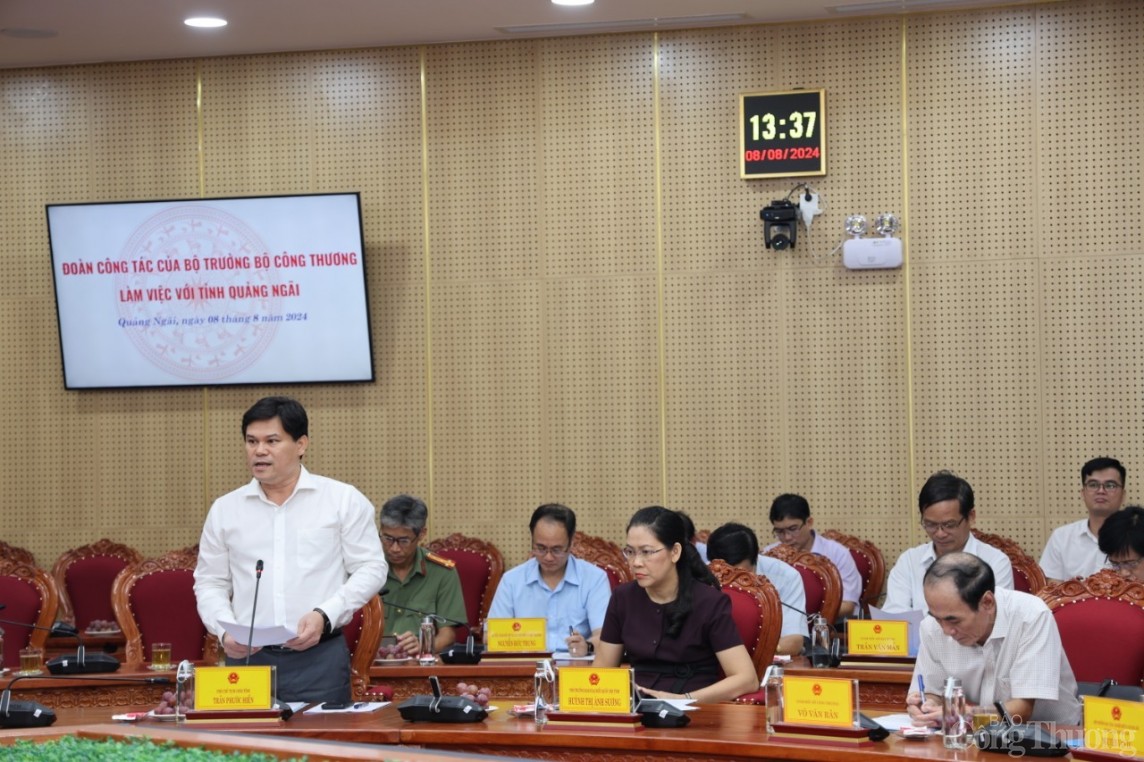 Ông Trần Phước Hiền – Phó Chủ tịch UBND tỉnh Quảng Ngãi thông tin về hoạt động tái cơ cấu và sản xuất kinh doanh của nhà máy đóng tàu Dung Quất Ông Trần Phước Hiền – Phó Chủ tịch UBND tỉnh Quảng Ngãi thông tin về hoạt động tái cơ cấu và sản xuất kinh doanh của nhà máy đóng tàu Dung Quất