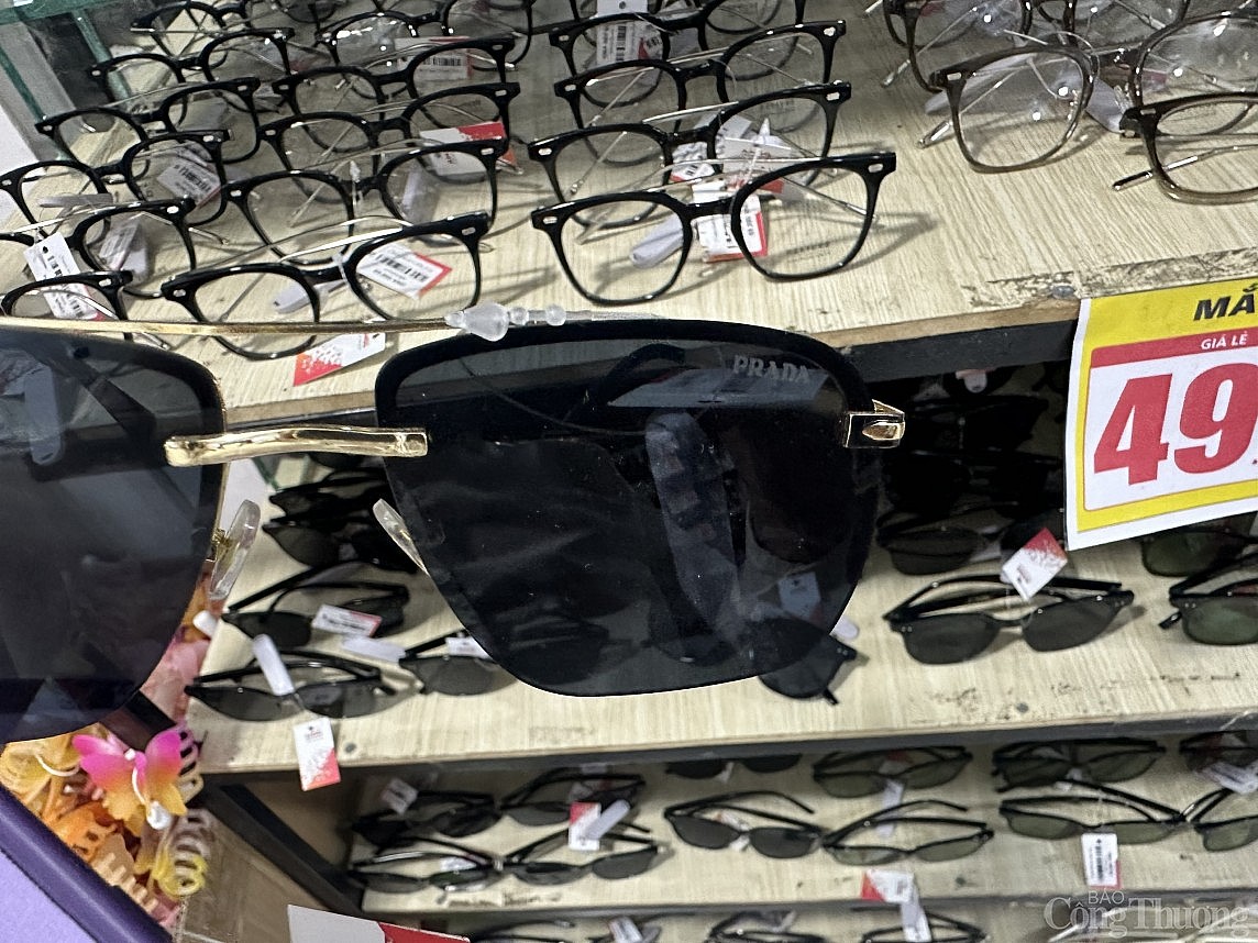 Hệ thống A Mẫn Sài Gòn công khai bán hàng nhái giá siêu rẻ