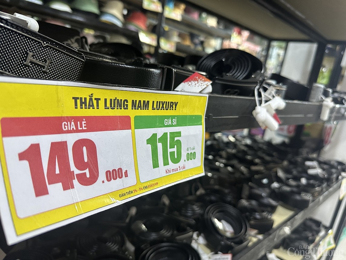 Hệ thống A Mẫn Sài Gòn công khai bán hàng nhái giá siêu rẻ