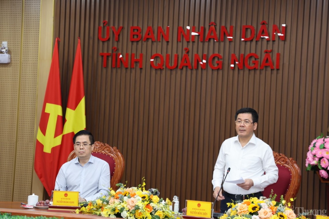 Bộ trưởng Nguyễn Hồng Diên chỉ đạo ngành điện phải nhanh chóng thanh toán hoàn trả giá trị tài sản bàn giao lưới điện hạ áp nông thôn cho người dân Quảng Ngãi Bộ trưởng Nguyễn Hồng Diên chỉ đạo ngành điện phải nhanh chóng thanh toán hoàn trả giá trị tài sản bàn giao lưới điện hạ áp nông thôn cho người dân Quảng Ngãi