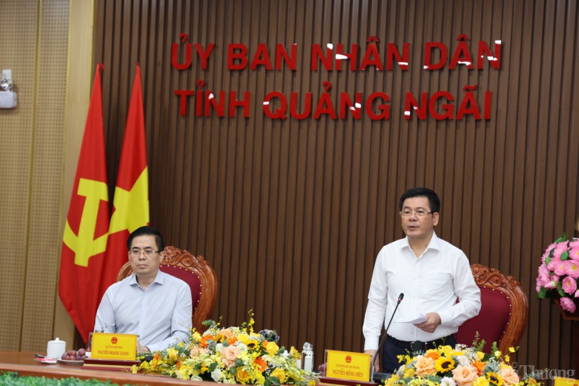 Bộ trưởng Nguyễn Hồng Diên: Xây dựng Dung Quất trở thành Trung tâm Lọc hóa dầu và Năng lượng Quốc gia Bộ trưởng Nguyễn Hồng Diên: Xây dựng Dung Quất trở thành Trung tâm Lọc hóa dầu và Năng lượng Quốc gia