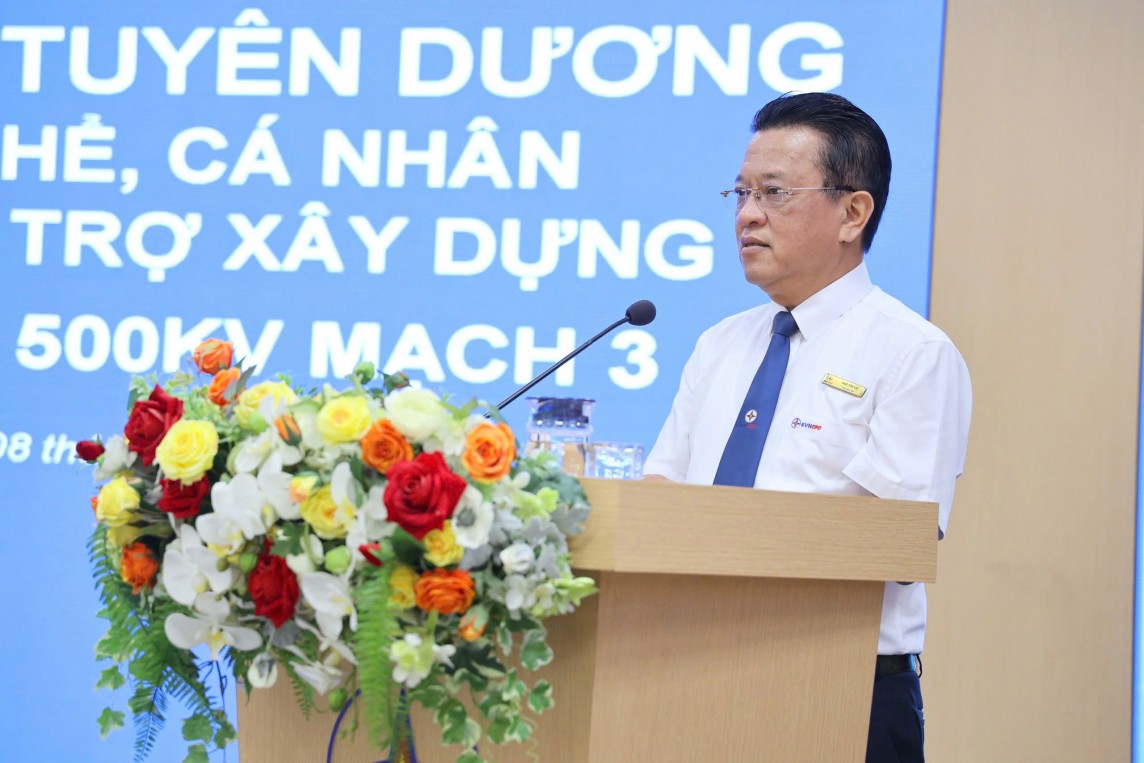 EVNCPC khen thưởng 47 tập thể và cá nhân xuất sắc tham gia thi công đường dây 500kV mạch 3 EVNCPC khen thưởng 47 tập thể và cá nhân xuất sắc tham gia thi công đường dây 500kV mạch 3