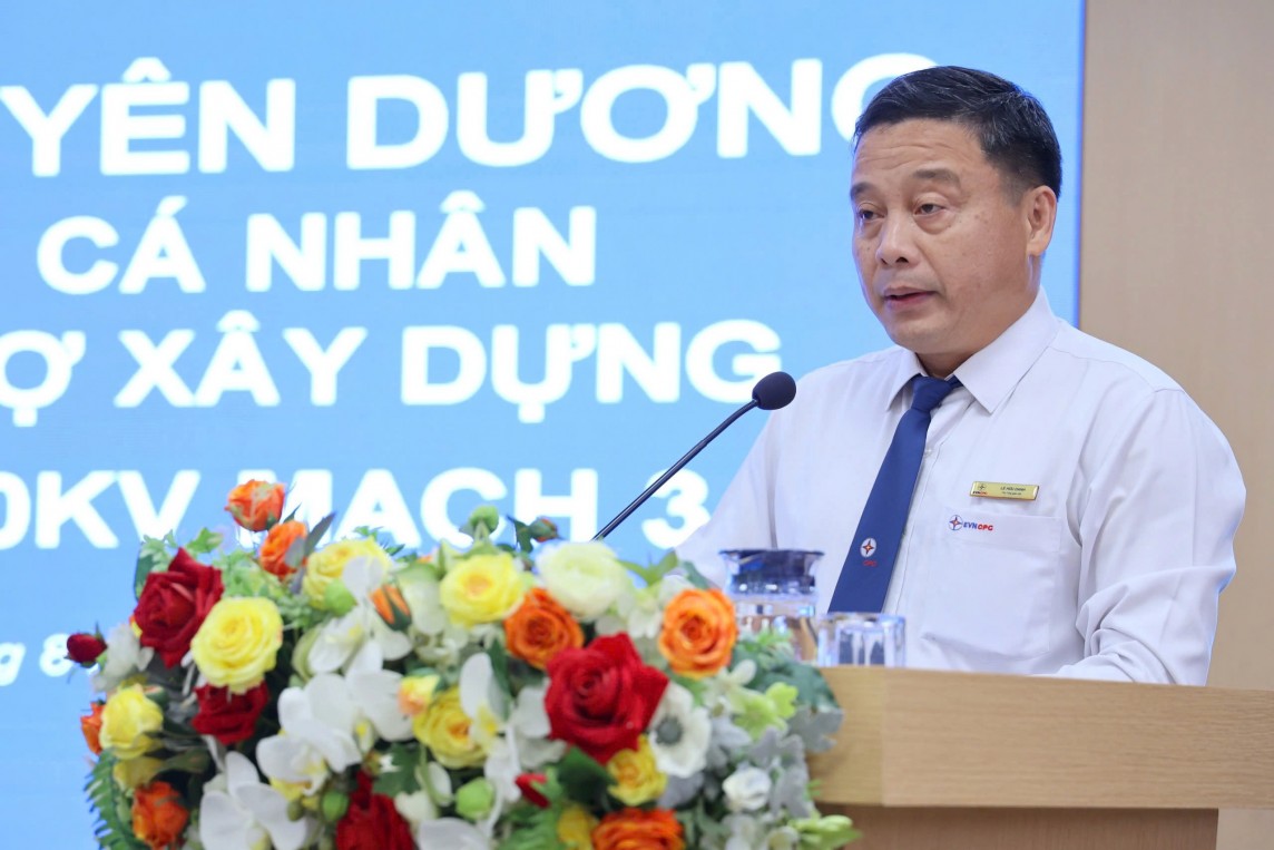 EVNCPC khen thưởng 47 tập thể và cá nhân xuất sắc tham gia thi công đường dây 500kV mạch 3 EVNCPC khen thưởng 47 tập thể và cá nhân xuất sắc tham gia thi công đường dây 500kV mạch 3