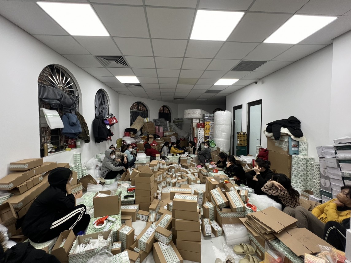 Chống hàng giả trên thương mại điện tử: Xây dựng đội ngũ chuyên trách, giỏi chuyên môn nghiệp vụ Chống hàng giả trên thương mại điện tử: Xây dựng đội ngũ chuyên trách, giỏi chuyên môn nghiệp vụ