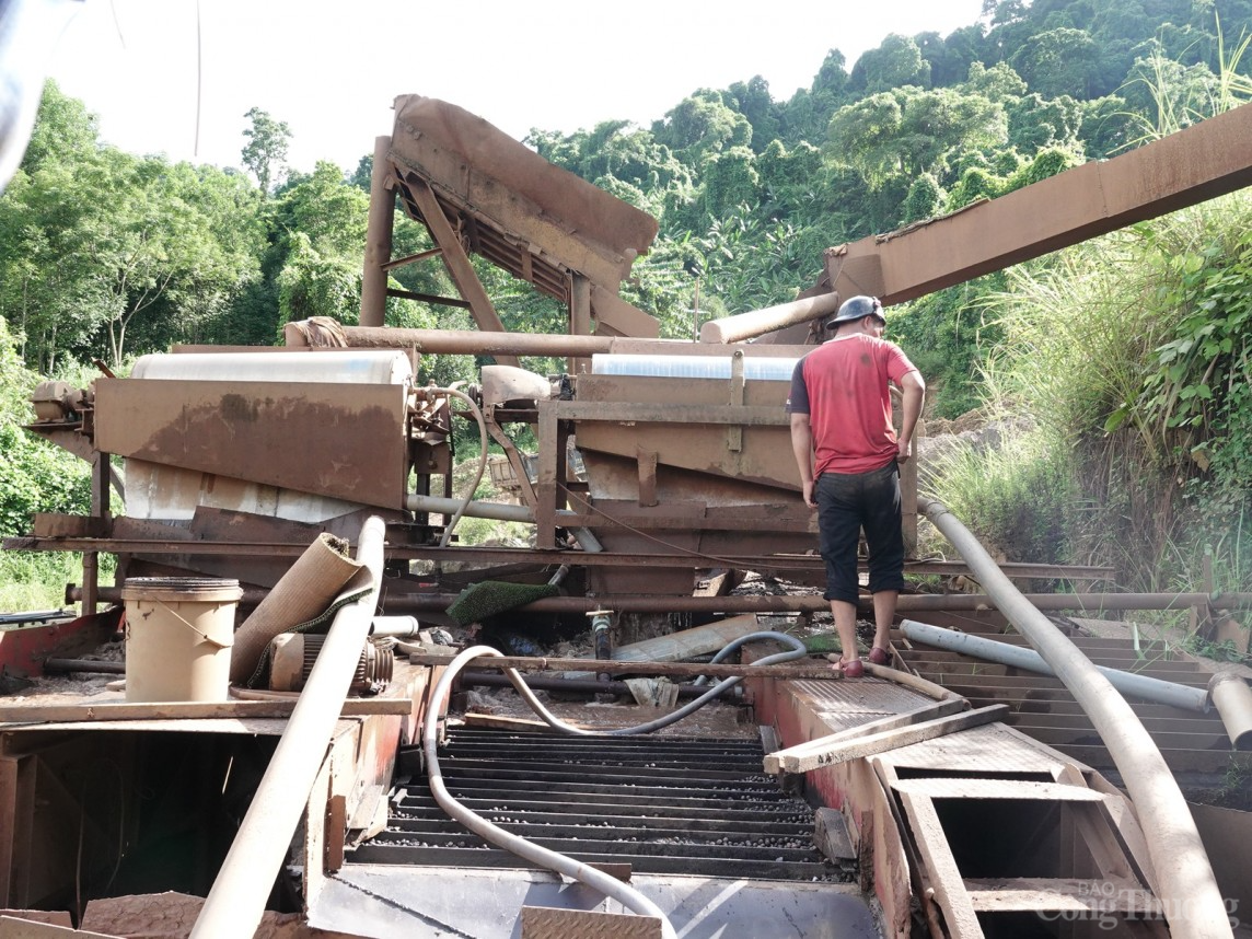 quặng kim phát thanh hóa