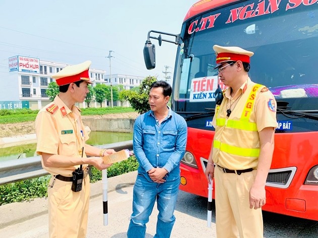 Hà Nam phát động phong trào toàn dân cung cấp thông tin vi phạm giao thông Hà Nam phát động phong trào toàn dân cung cấp thông tin vi phạm giao thông