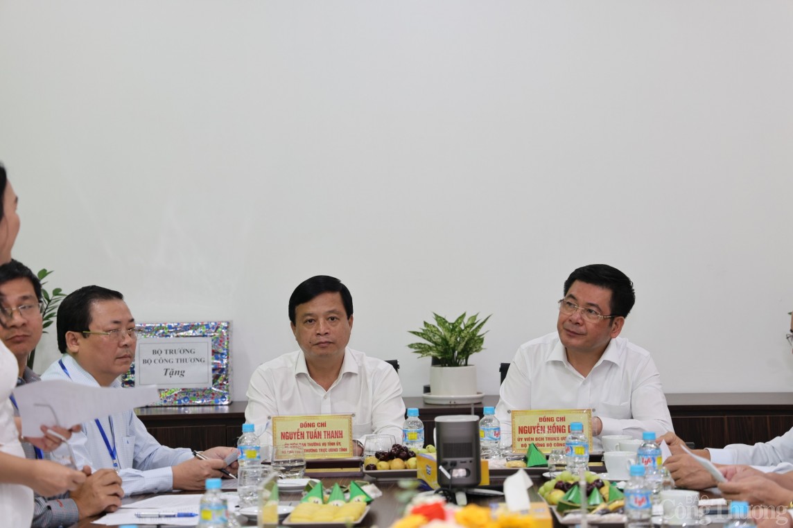 Bộ trưởng Nguyễn Hồng Diên thị sát công ty may DELTA GALIL Bình Định Bộ trưởng Nguyễn Hồng Diên thị sát công ty may DELTA GALIL Bình Định