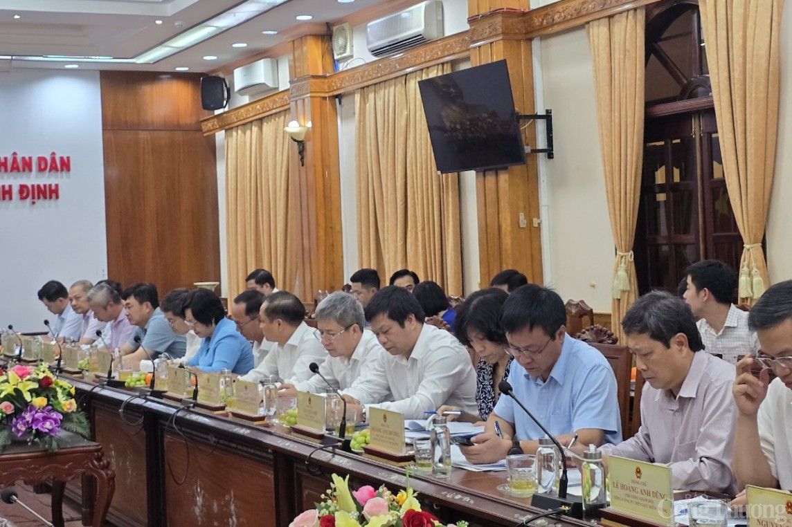 Bộ trưởng Nguyễn Hồng Diên làm việc với tỉnh Bình Định Bộ trưởng Nguyễn Hồng Diên làm việc với tỉnh Bình Định