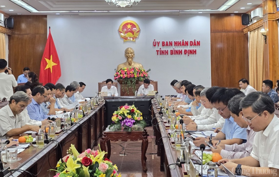 Bộ trưởng Nguyễn Hồng Diên: Bình Định cần đột phá để trở thành trung tâm công nghiệp chế biến chế tạo Bộ trưởng Nguyễn Hồng Diên: Bình Định cần đột phá để trở thành trung tâm công nghiệp chế biến chế tạo