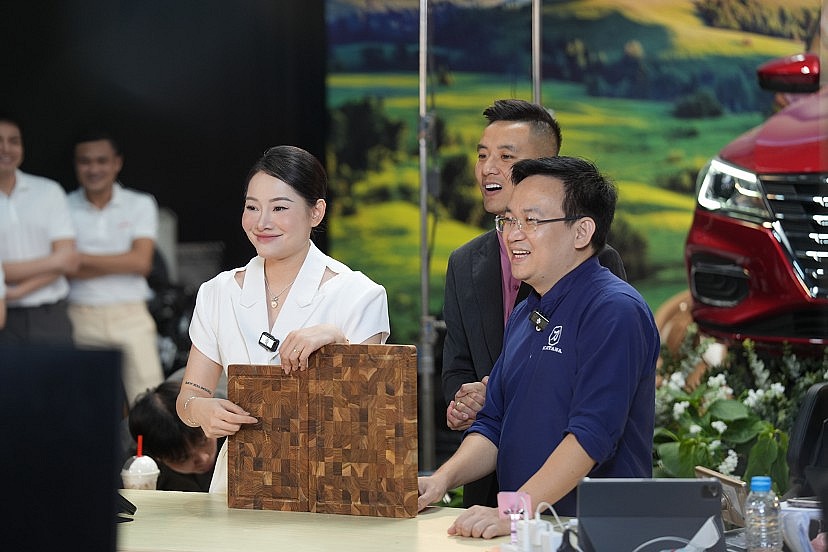 Từ những bỡ ngỡ đầu tiên, nay gia đình Quyền Leo đã trở thành một trong những nhà sáng tạo nội dung tiếp thị liên kết hàng đầu Từ những bỡ ngỡ đầu tiên, nay gia đình Quyền Leo đã trở thành một trong những nhà sáng tạo nội dung tiếp thị liên kết hàng đầu