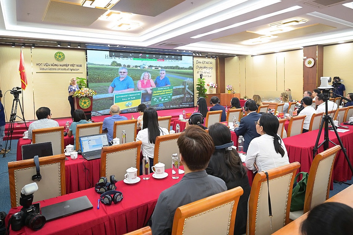 Toàn cảnh Diễn đàn Toàn cảnh Diễn đàn