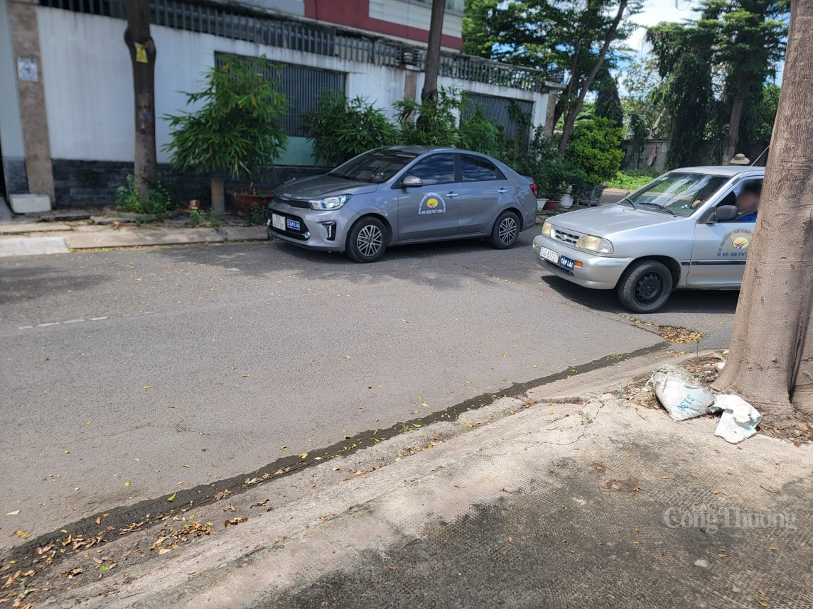 Trung tâm Lái xe Trường Vinh dạy thực hành cho các học viên vào ngày cuối tuần. Ảnh: Ngân Nga Trung tâm Lái xe Trường Vinh dạy thực hành cho các học viên vào ngày cuối tuần. Ảnh: Ngân Nga