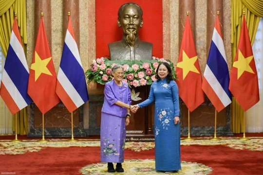 Phó Chủ tịch nước Võ Thị Ánh Xuân và Công chúa Thái Lan Maha Chakri Sirindhorn. (Ảnh: Nguyễn Hồng) Phó Chủ tịch nước Võ Thị Ánh Xuân và Công chúa Thái Lan Maha Chakri Sirindhorn. (Ảnh: Nguyễn Hồng)