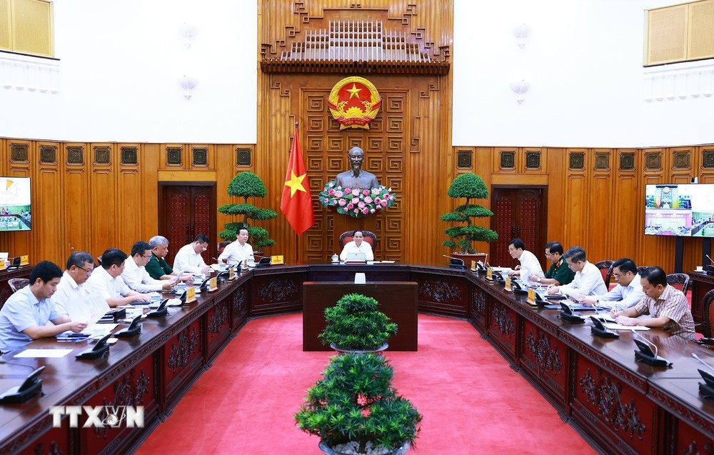 Thủ tướng Phạm Minh Chính chủ trì làm việc với các bộ, ngành, địa phương để đẩy nhanh tiến độ hoàn thành Dự án đường dây tải điện 500kV mạch 3. (Ảnh: Dương Giang/TTXVN) TTXVN_1308Thutuong5.jpg