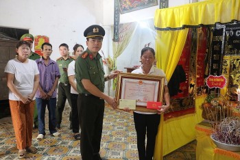 Công an viên bán chuyên trách dũng cảm hy sinh khi ngăn chặn đối tượng gây gổ, chém người