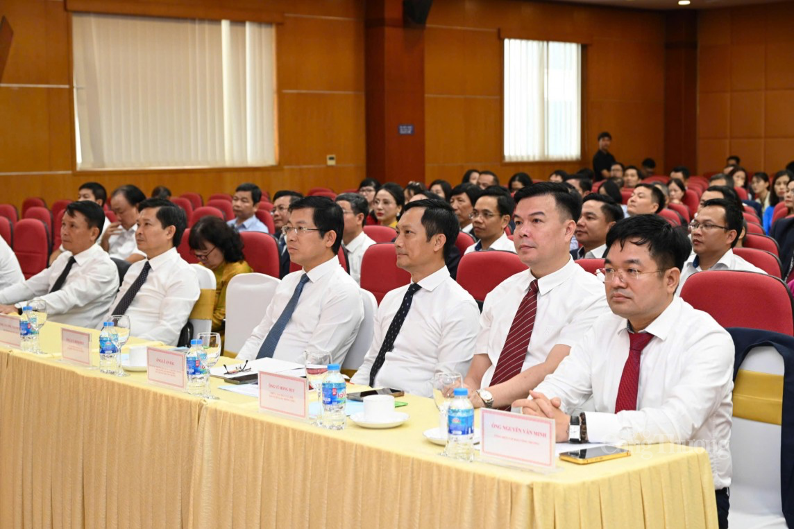 Chùm ảnh: Trao giải Cuộc thi Bảo vệ nền tảng tư tưởng của Đảng trong ngành Công Thương 2024 Chùm ảnh: Trao giải Cuộc thi Bảo vệ nền tảng tư tưởng của Đảng trong ngành Công Thương 2024