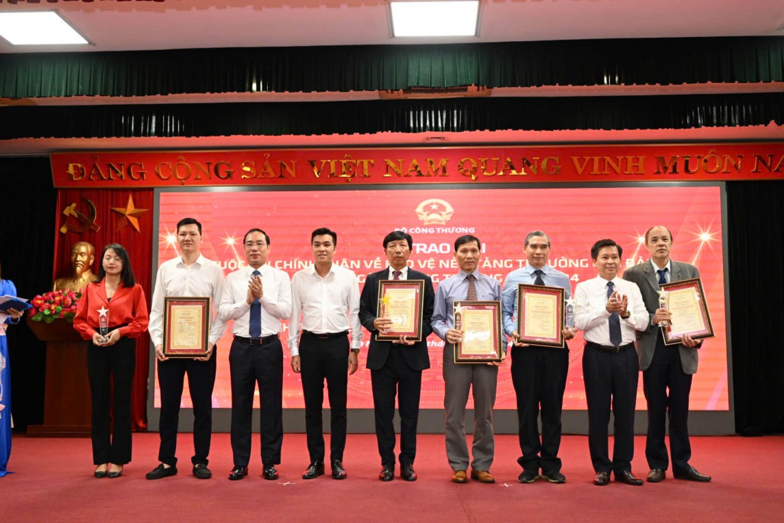 28 tác phẩm đạt giải Cuộc thi viết Bảo vệ nền tảng tư tưởng của Đảng ngành Công Thương 28 tác phẩm đạt giải Cuộc thi viết Bảo vệ nền tảng tư tưởng của Đảng ngành Công Thương