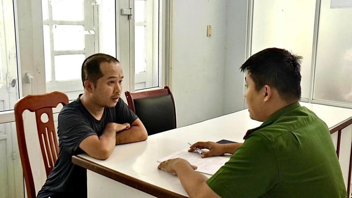 Đối tượng Phạm Sỹ Minh Quyền tại cơ quan công an Đối tượng Phạm Sỹ Minh Quyền tại cơ quan công an