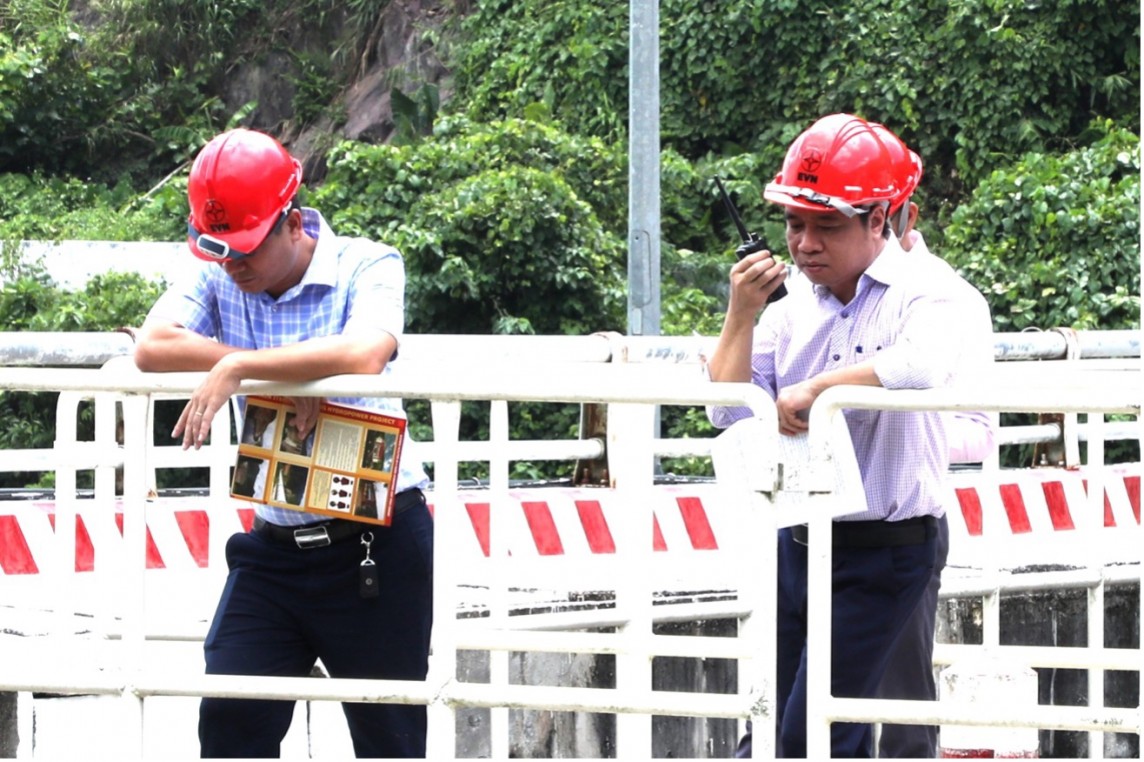 Ban tổ chức nhận thông tin và chỉ đạo xử lý các tình huống Ban tổ chức nhận thông tin và chỉ đạo xử lý các tình huống