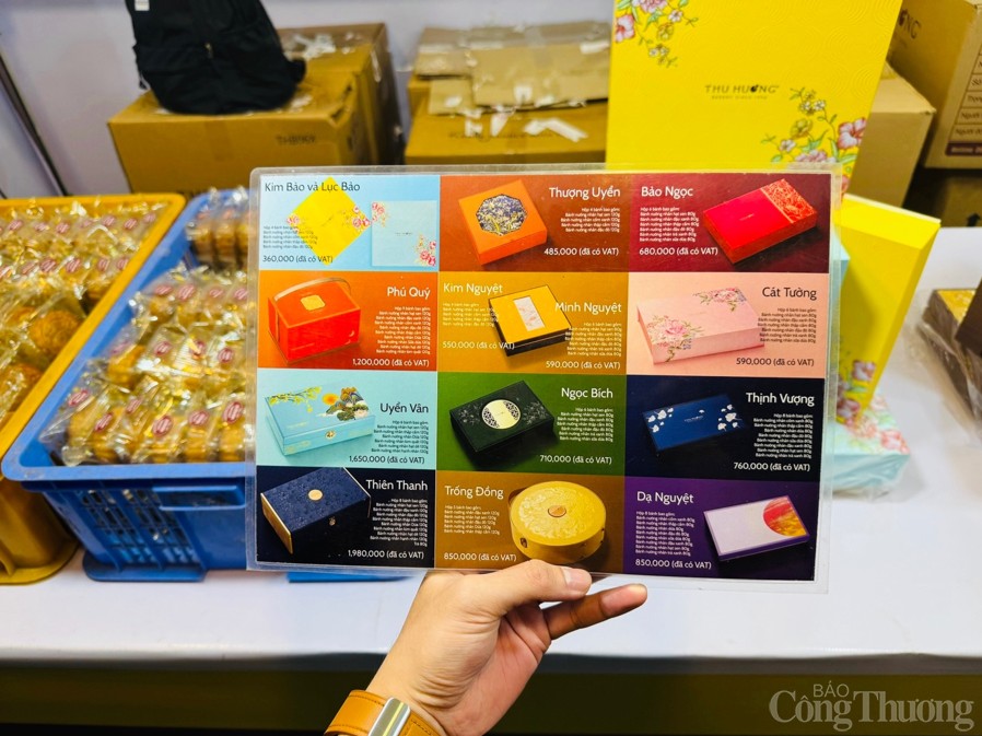 Bộ sưu tập bánh trung thu 2024 vô cùng bắt mắt của Thu Huong Bakery.