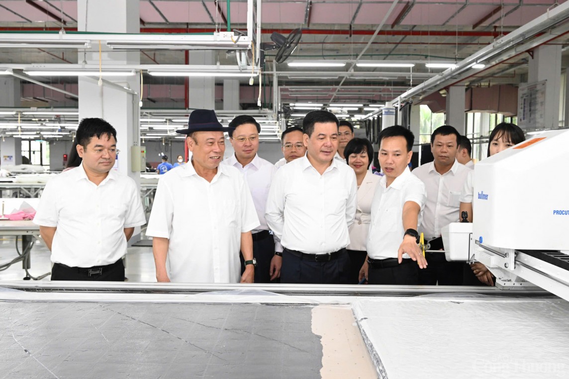 Bộ trưởng Nguyễn Hồng Diên thăm, làm việc tại Công ty TNG Thái Nguyên Bộ trưởng Nguyễn Hồng Diên thăm, làm việc tại Công ty TNG Thái Nguyên