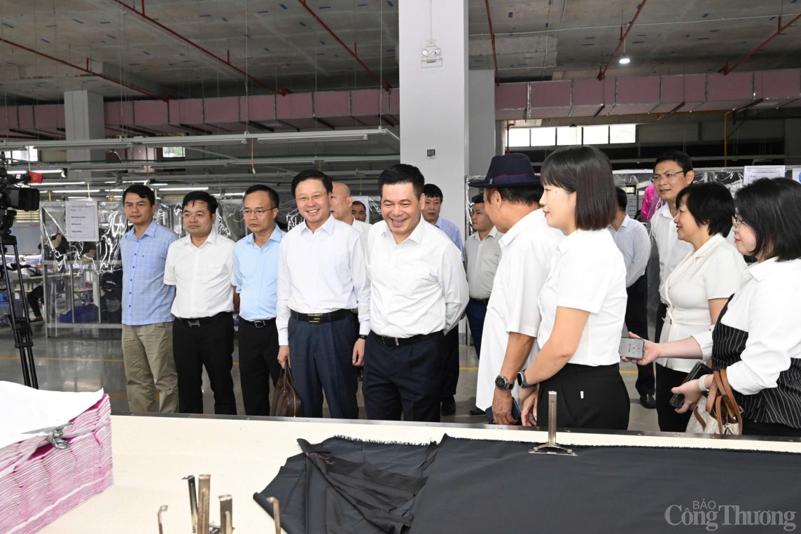 Bộ trưởng Nguyễn Hồng Diên thăm, làm việc tại Công ty TNG Thái Nguyên Bộ trưởng Nguyễn Hồng Diên thăm, làm việc tại Công ty TNG Thái Nguyên