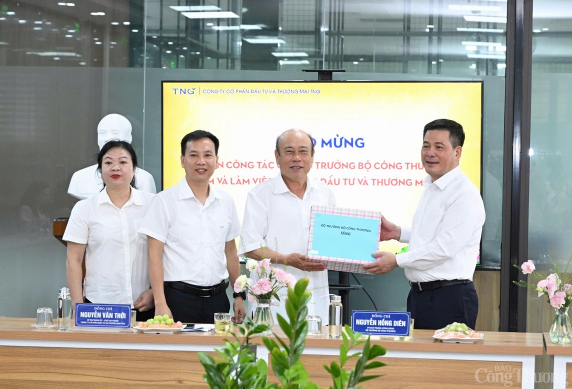Bộ trưởng Nguyễn Hồng Diên thăm, làm việc tại Công ty TNG Thái Nguyên Bộ trưởng Nguyễn Hồng Diên thăm, làm việc tại Công ty TNG Thái Nguyên