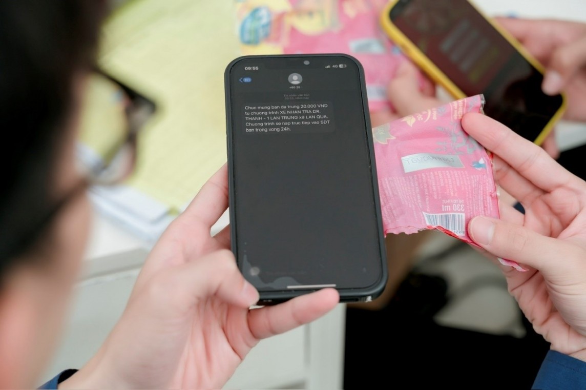 Những giải thẻ cào điện thoại từ 10 ngàn đến 500 ngàn đồng đã góp phần giúp nhiều khách hàng, đặc biệt là công nhân, sinh viên học sinh tiết kiệm được đồng nào hay đồng đó để vượt qua giai đoạn khó khăn hiện nay. Những giải thẻ cào điện thoại từ 10 ngàn đến 500 ngàn đồng đã góp phần giúp nhiều khách hàng, đặc biệt là công nhân, sinh viên học sinh tiết kiệm được đồng nào hay đồng đó để vượt qua giai đoạn khó khăn hiện nay.