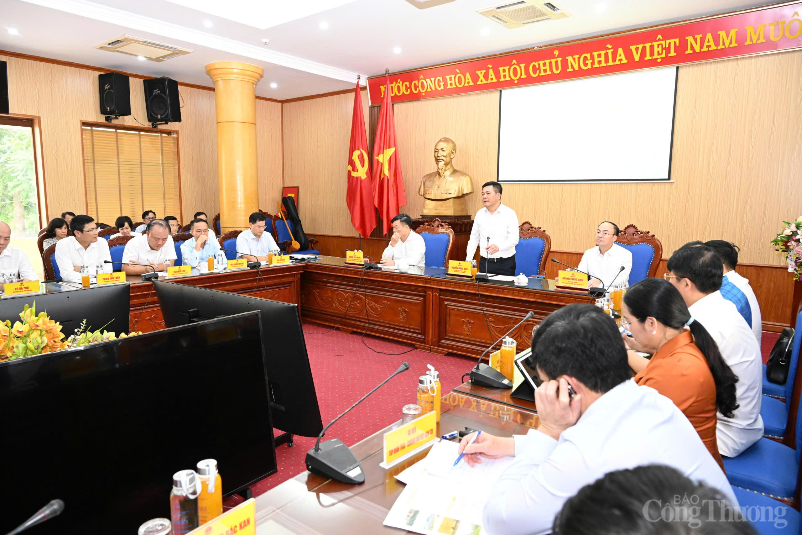 Bộ trưởng Bộ Công Thương Nguyễn Hồng Diên làm việc với tỉnh Bắc Kạn Bộ trưởng Bộ Công Thương Nguyễn Hồng Diên làm việc với tỉnh Bắc Kạn