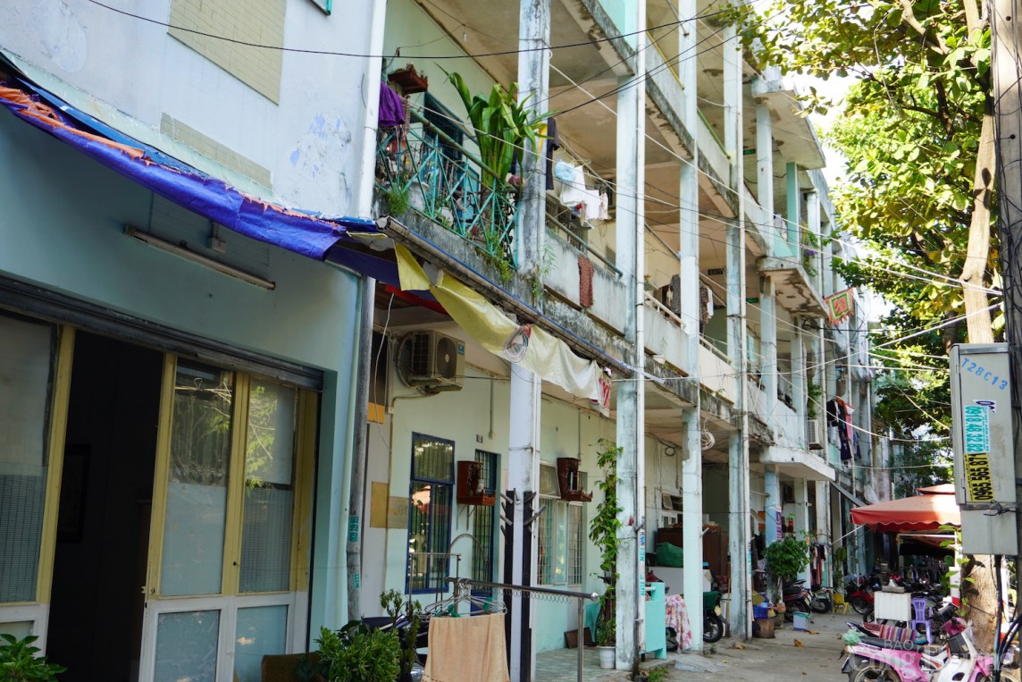 Khu chung cư Thuận Phước có 8 khối nhà ở 3 tầng với 288 căn hộ, được xây dựng từ năm 2001 nhằm bố trí nhà ở cho các hộ dân thuộc diện giải tỏa, di dời phục vụ công tác thi công dự án đường Nguyễn Tất Thành.