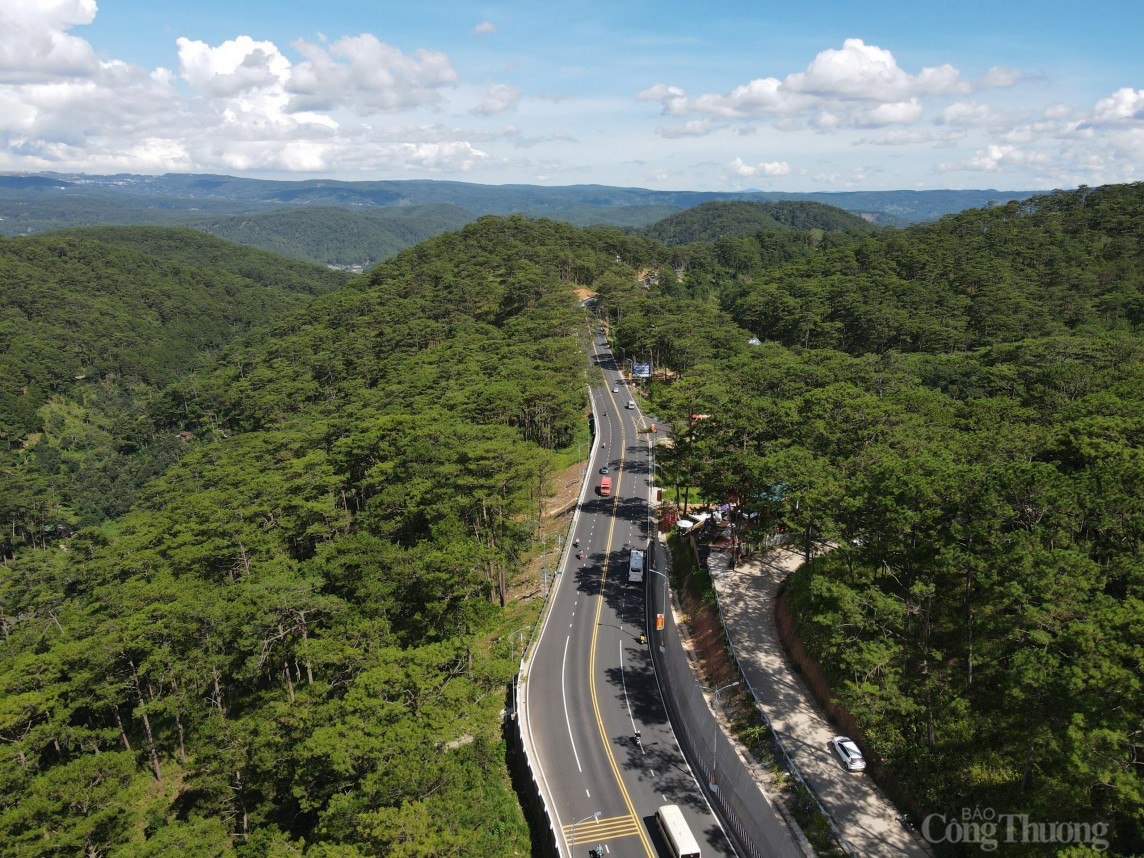 Chưa đầy 1 năm đưa vào hoạt động đèo Prenn ở Đà Lạt đã hư hỏng, rạn nứt mặt đường Chưa đầy 1 năm đưa vào hoạt động đèo Prenn ở Đà Lạt đã hư hỏng, rạn nứt mặt đường