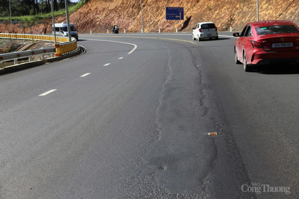 Chưa đầy 1 năm đưa vào hoạt động đèo Prenn ở Đà Lạt đã hư hỏng, rạn nứt mặt đường Chưa đầy 1 năm đưa vào hoạt động đèo Prenn ở Đà Lạt đã hư hỏng, rạn nứt mặt đường