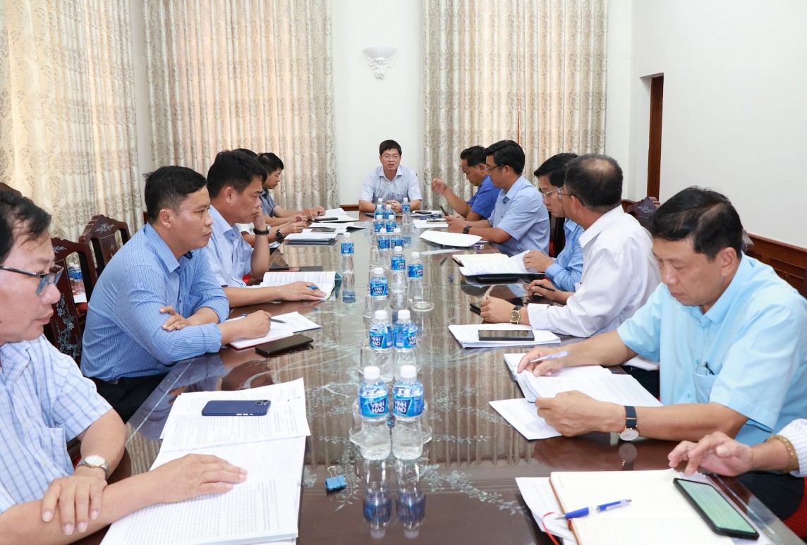 Phó Chủ tịch UBND tỉnh Nguyễn Hồng Hải chủ trì cuộc họp nghe báo cáo tiến độ thực hiện dự án Hồ chứa nước Ka Pét, huyện Hàm Thuận Nam. Tham dự cuộc họp có lãnh đạo một số Sở, ban, ngành và địa phương liên quan. Phó Chủ tịch UBND tỉnh Nguyễn Hồng Hải chủ trì cuộc họp nghe báo cáo tiến độ thực hiện dự án Hồ chứa nước Ka Pét, huyện Hàm Thuận Nam. Tham dự cuộc họp có lãnh đạo một số Sở, ban, ngành và địa phương liên quan.