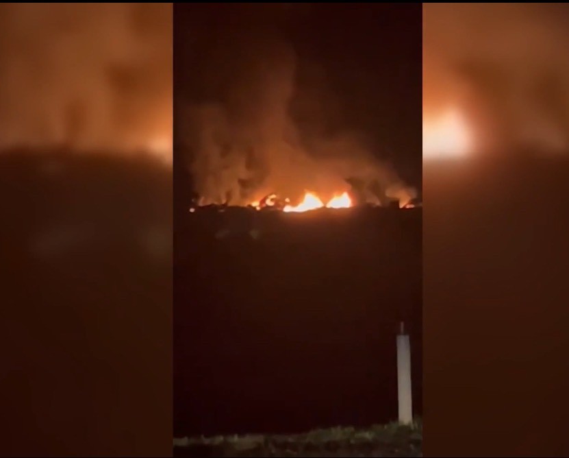 Hiện trường vụ rơi máy bay (Hình ảnh cắt từ clip) Hiện trường vụ rơi máy bay (Hình ảnh cắt từ clip)