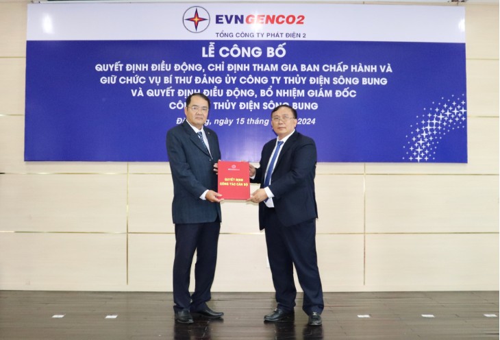 Ông Trần Phú Thái – Bí thư Đảng ủy, Chủ tịch HĐQT EVNGENCO2 trao quyết định điều động, chỉ định tham gia Ban chấp hành và giữ chức vụ Bí thư Đảng ủy Công ty Thủy điện Sông Bung cho ông Nguyễn Thành Trung Ông Trần Phú Thái – Bí thư Đảng ủy, Chủ tịch HĐQT EVNGENCO2 trao quyết định điều động, chỉ định tham gia Ban chấp hành và giữ chức vụ Bí thư Đảng ủy Công ty Thủy điện Sông Bung cho ông Nguyễn Thành Trung