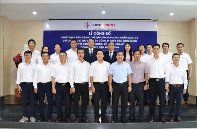 Lãnh đạo EVNGENCO2, Ban Chấp hành Đảng bộ, Ban Giám đốc cùng Lãnh đạo các Phòng/Phân xưởng Công ty Thủy điện Sông Bung chụp lưu niệm cùng ông Nguyễn Thành Trung Bí thư Đảng ủy, Giám đốc Công ty Lãnh đạo EVNGENCO2, Ban Chấp hành Đảng bộ, Ban Giám đốc cùng Lãnh đạo các Phòng/Phân xưởng Công ty Thủy điện Sông Bung chụp lưu niệm cùng ông Nguyễn Thành Trung Bí thư Đảng ủy, Giám đốc Công ty