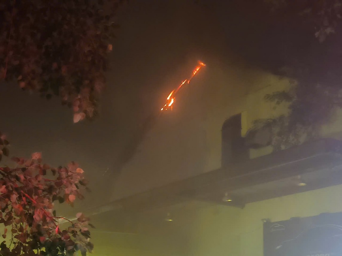 undefined Cháy gây khói lớn tại phố Phó Đức Chính, Hà Nội