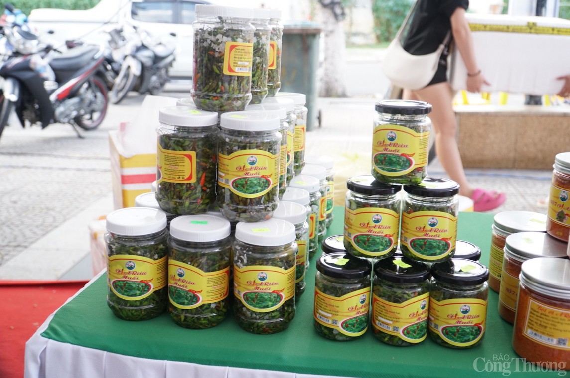 Các sản phẩm tham gia chương trình đều là sản phẩm OCOP từ 3 sao trở lên đến từ tỉnh Quảng Nam và TP. Đà Nẵng Các sản phẩm tham gia chương trình đều là sản phẩm OCOP từ 3 sao trở lên đến từ tỉnh Quảng Nam và TP. Đà Nẵng