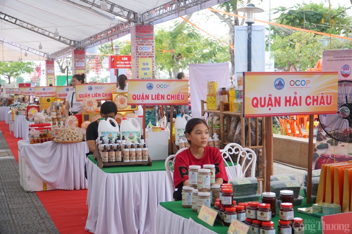Trưng bày, giới thiệu các sản phẩm OCOP Đà Nẵng Trưng bày, giới thiệu các sản phẩm OCOP Đà Nẵng